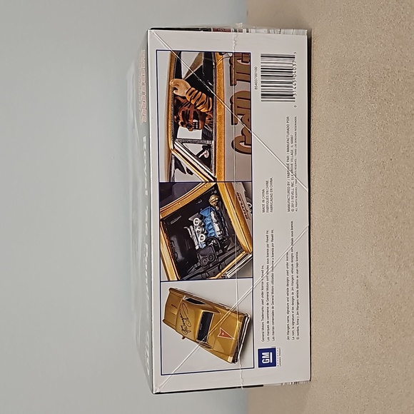 New-Factory Sealed-Revell "Motor Sports" Royal 1966 Pontiac GTO w- figure - Picture 3 of 6